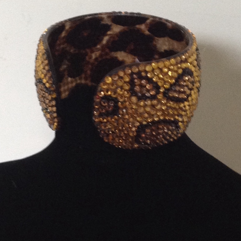 Rhinestone leopard cuff - Picture 3 of 4